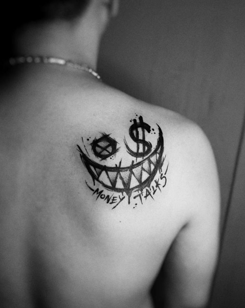 暗黑笑脸2.0纹身图片_背部纹身图案