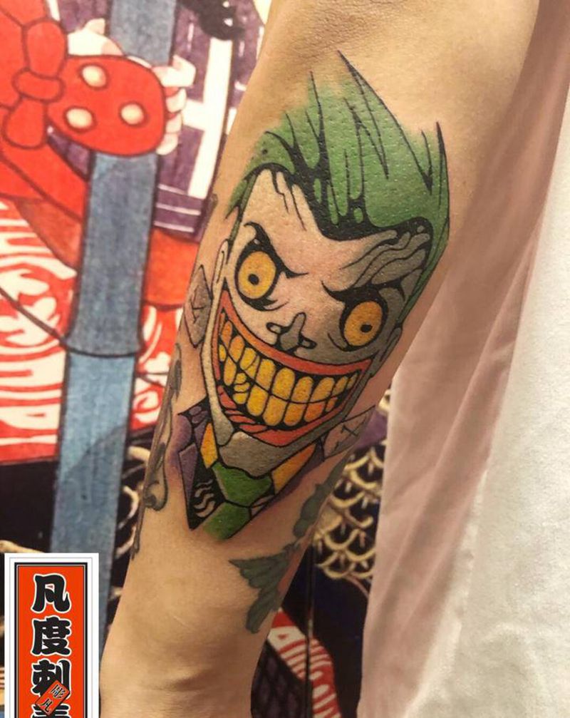 小丑纹身图片_手臂Old School小丑纹身图案