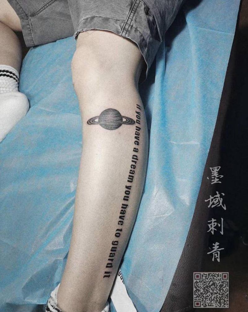 英文星球纹身图片_手臂腿部花体字几何纹身图案