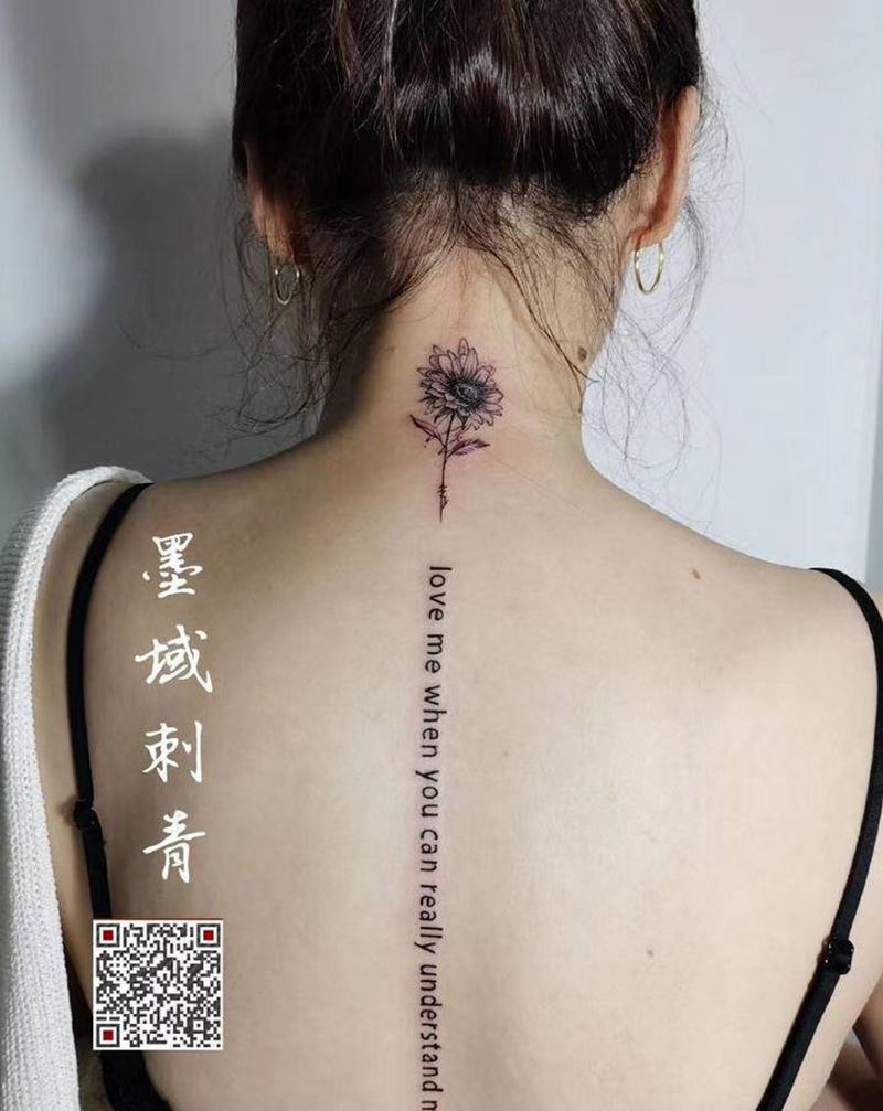 脊骨纹身纹身图片_腰部背部花体字纹身图案