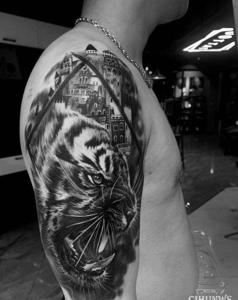 大脑斧纹身图片_手臂肩部欧美写实纹身图案