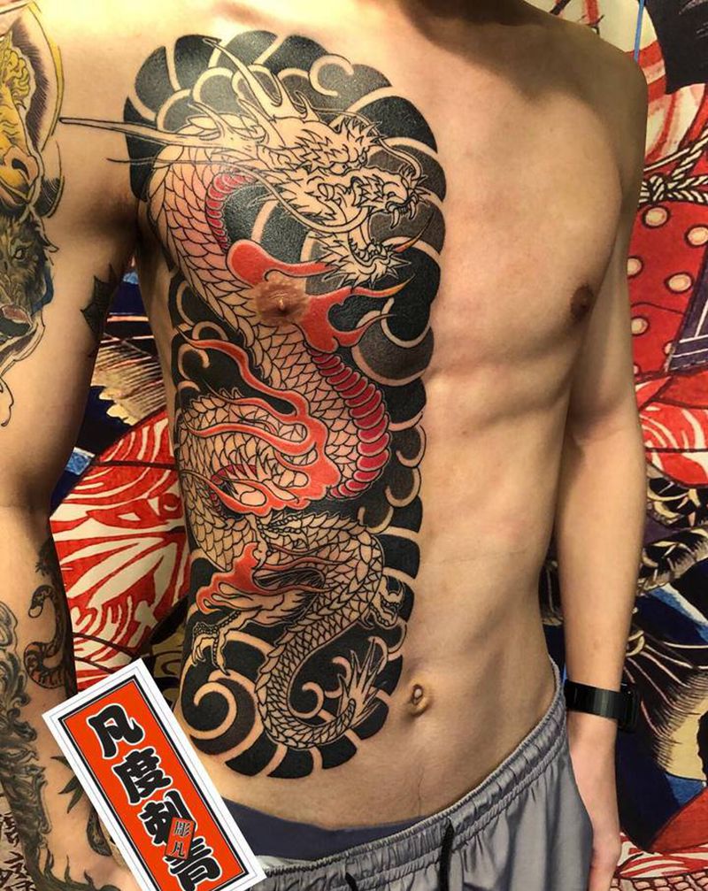 开衫龙纹身纹身图片_胸部老传统龙开衫老传统纹身图案