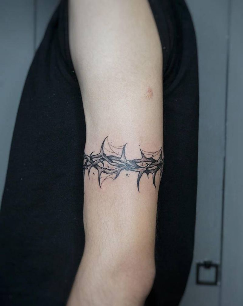 荆棘臂环纹身图片_手臂欧美写实臂环荆棘纹身图案