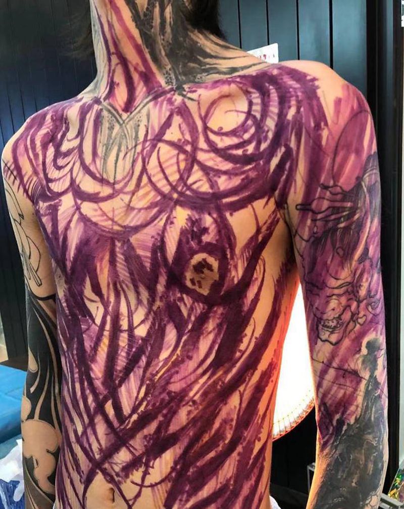 暗黑字体手绘纹身图片_胸部腹部花体字暗黑纹身图案