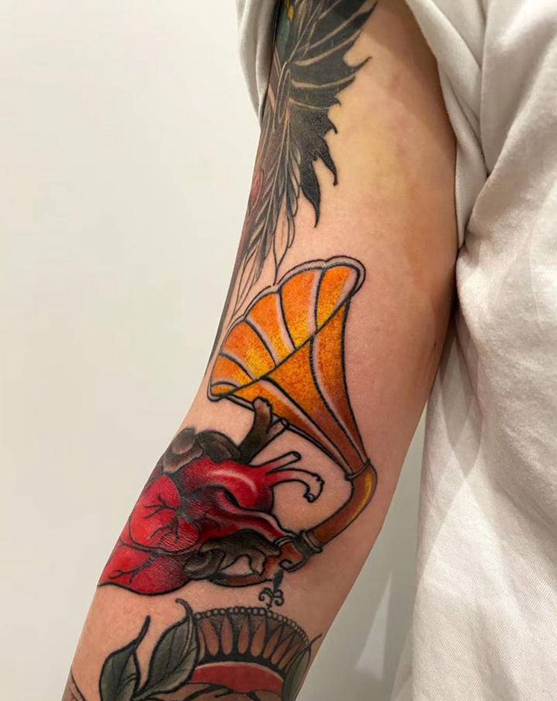 音乐心脏纹身图片_手臂New School纹身图案