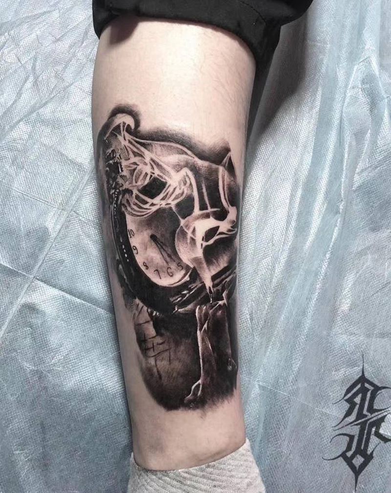 写实钟表纹身图片_腿部欧美写实纹身图案