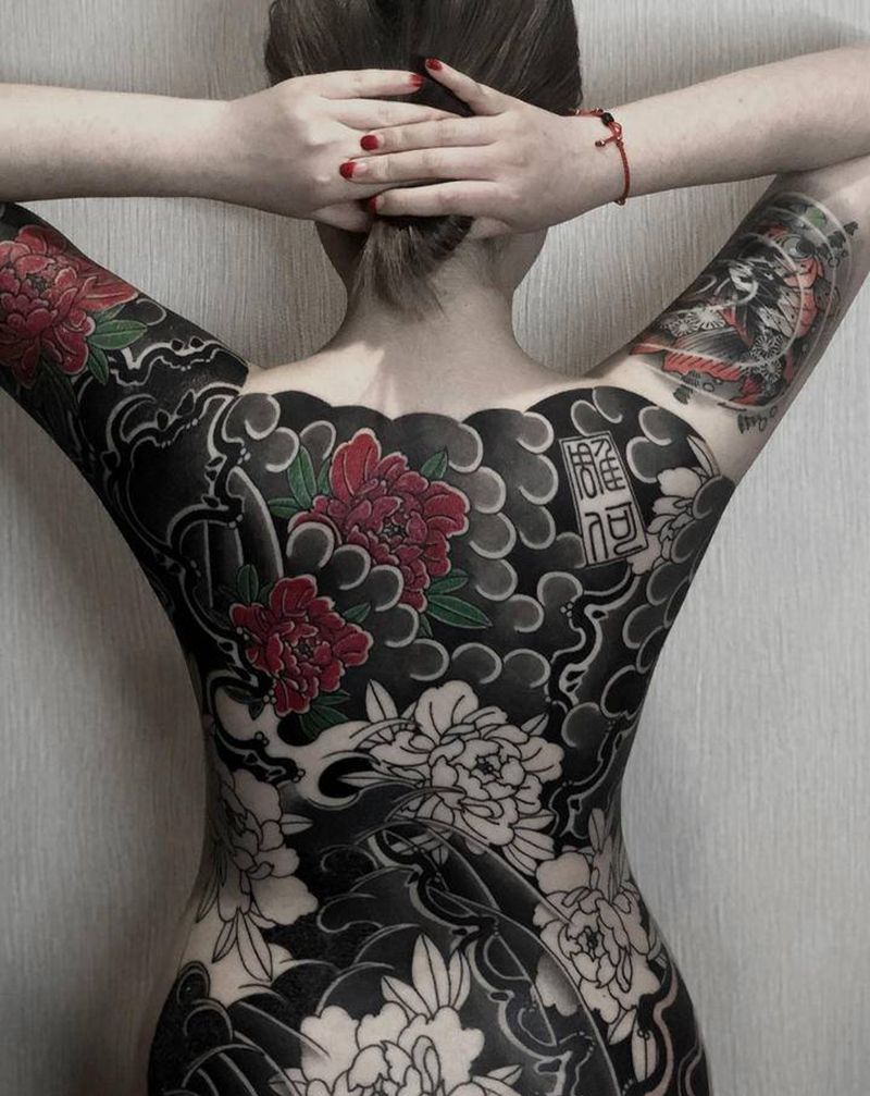 满背牡丹未完成纹身图片_背部手臂老传统纹身图案