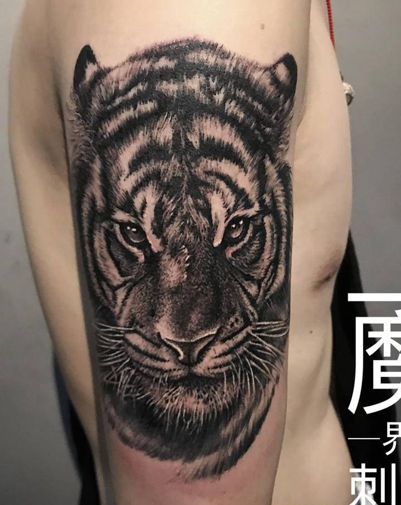虎头纹身图片_手臂手部欧美写实新传统老虎虎头手臂纹身图案
