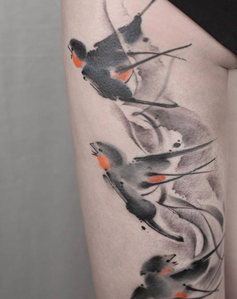 燕雾纹身图片_腿部水墨纹身图案