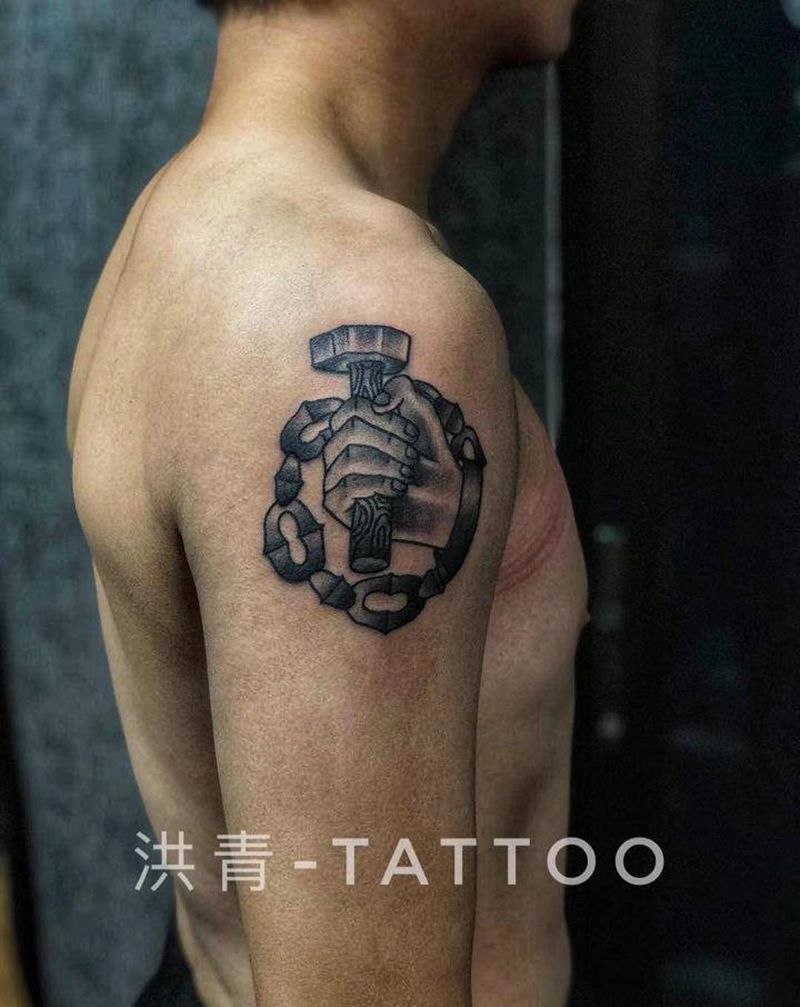 小拳头纹身图片_Old School纹身图案