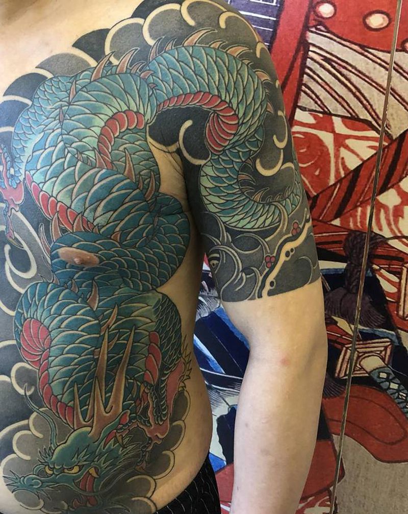 龙开衫纹身图片_胸部腹部老传统龙开衫老传统纹身图案