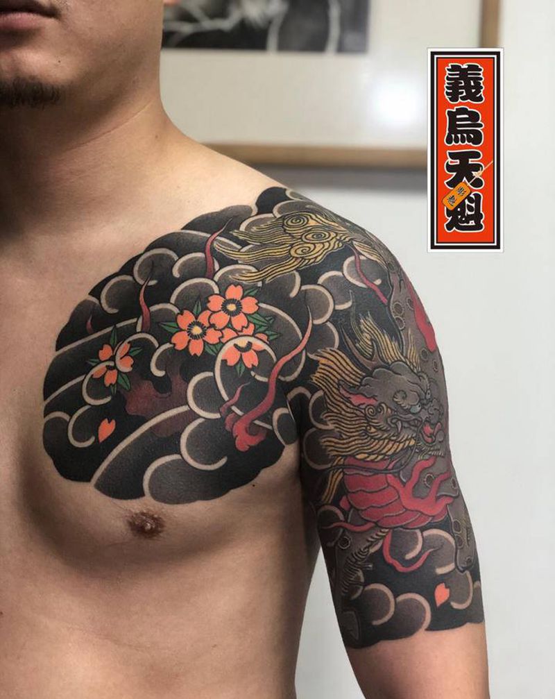 半甲火麒麟纹身图片_手部胸部老传统纹身图案