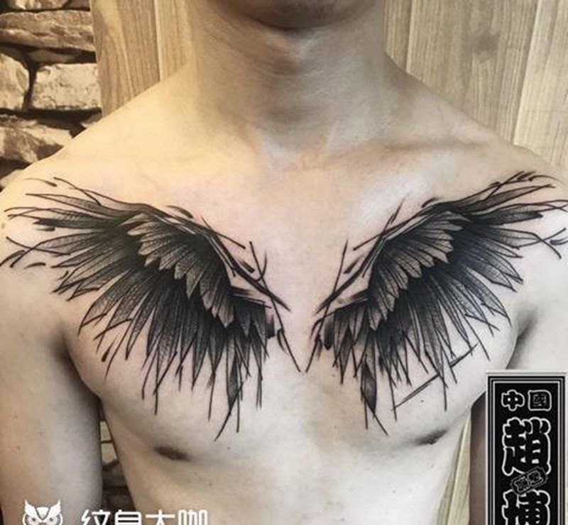 翅膀遮盖纹身纹身图片_胸部新传统欧美写实翅膀纹身图案
