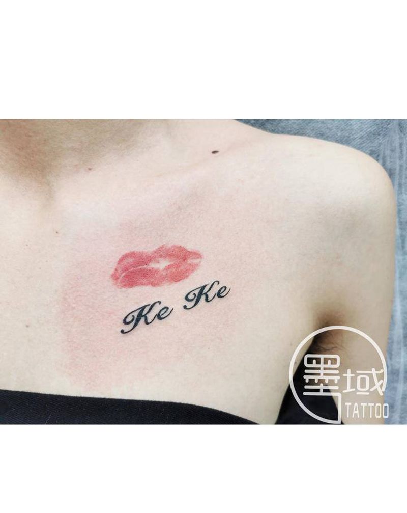 唇印纹身图片_胸部纹身图案