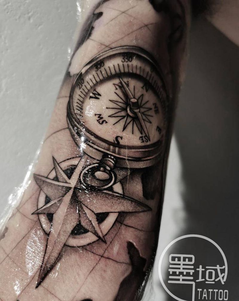 指南针纹身图片_手臂纹身图案