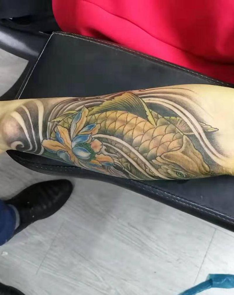 鲤鱼纹身图片_手臂纹身图案