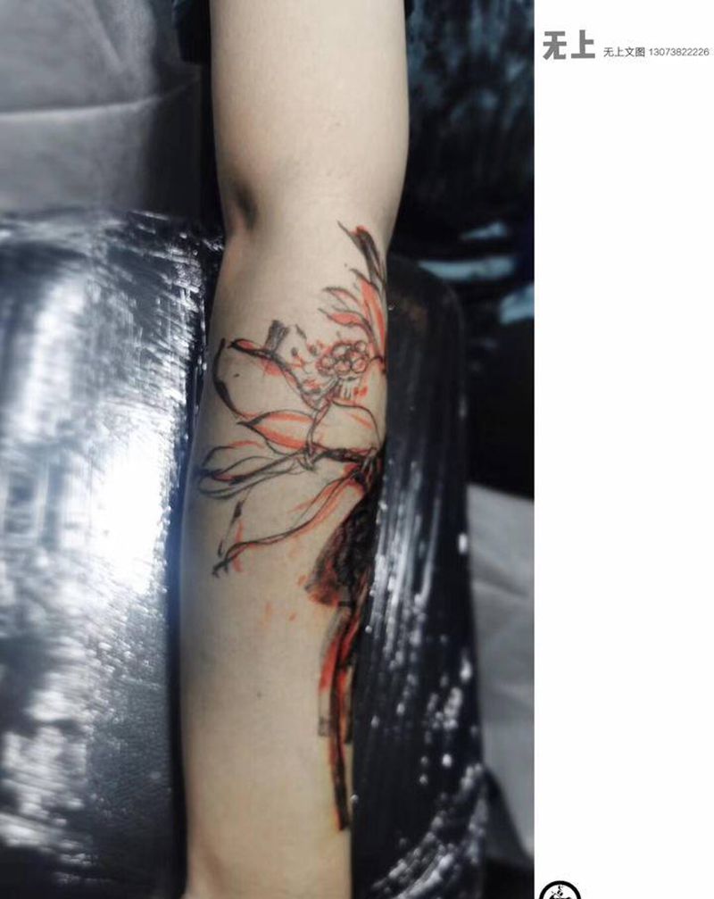 芝莲花香纹身图片_手臂伤疤遮盖花卉纹身图案