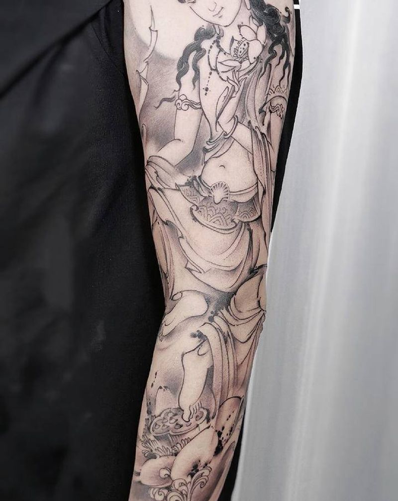 观自在 花臂纹身图片_手臂水墨纹身图案