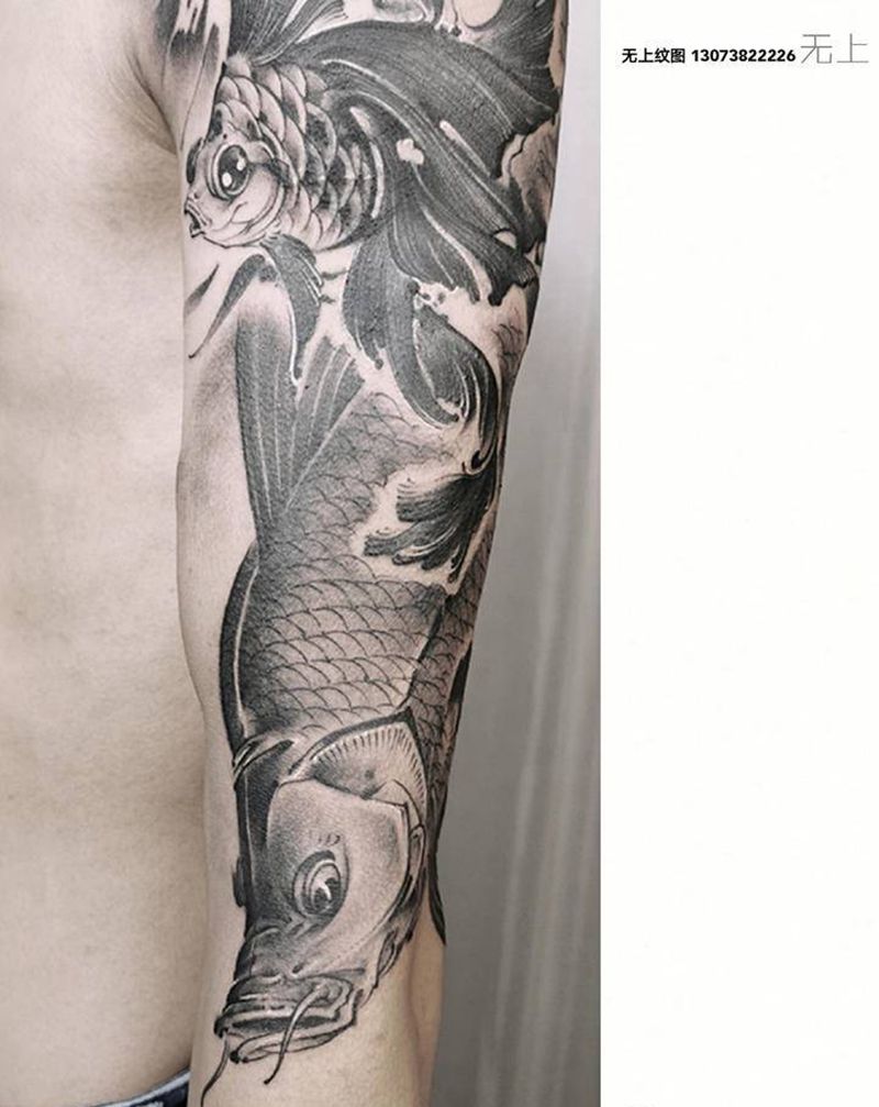 鱼花臂纹身图片_手臂水墨纹身图案