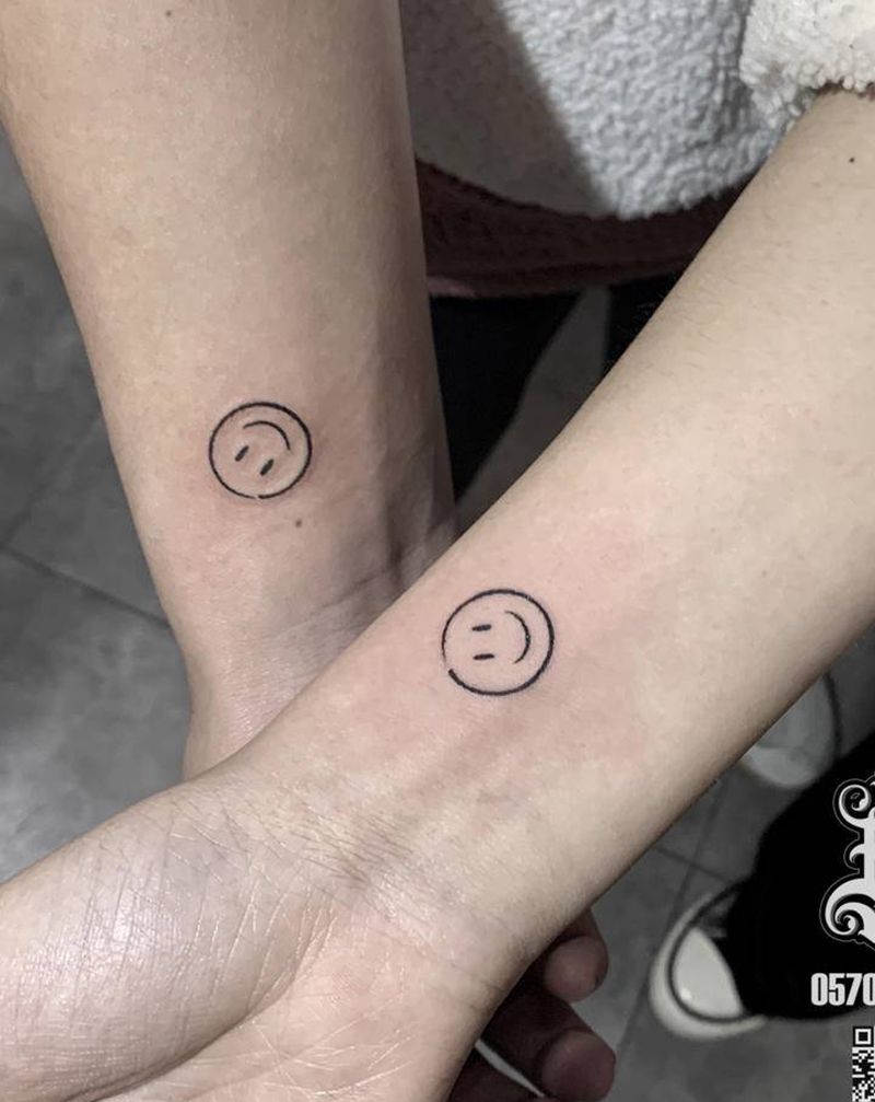 笑脸纹身图片_手臂纹身图案
