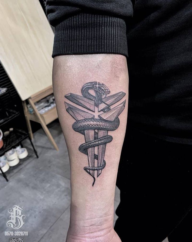 黑曼巴纹身图片_手臂欧美写实纹身图案