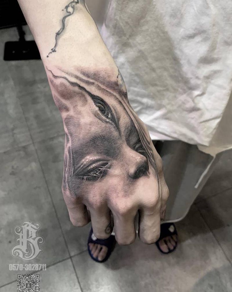 手背纹身图片_手部欧美写实纹身图案