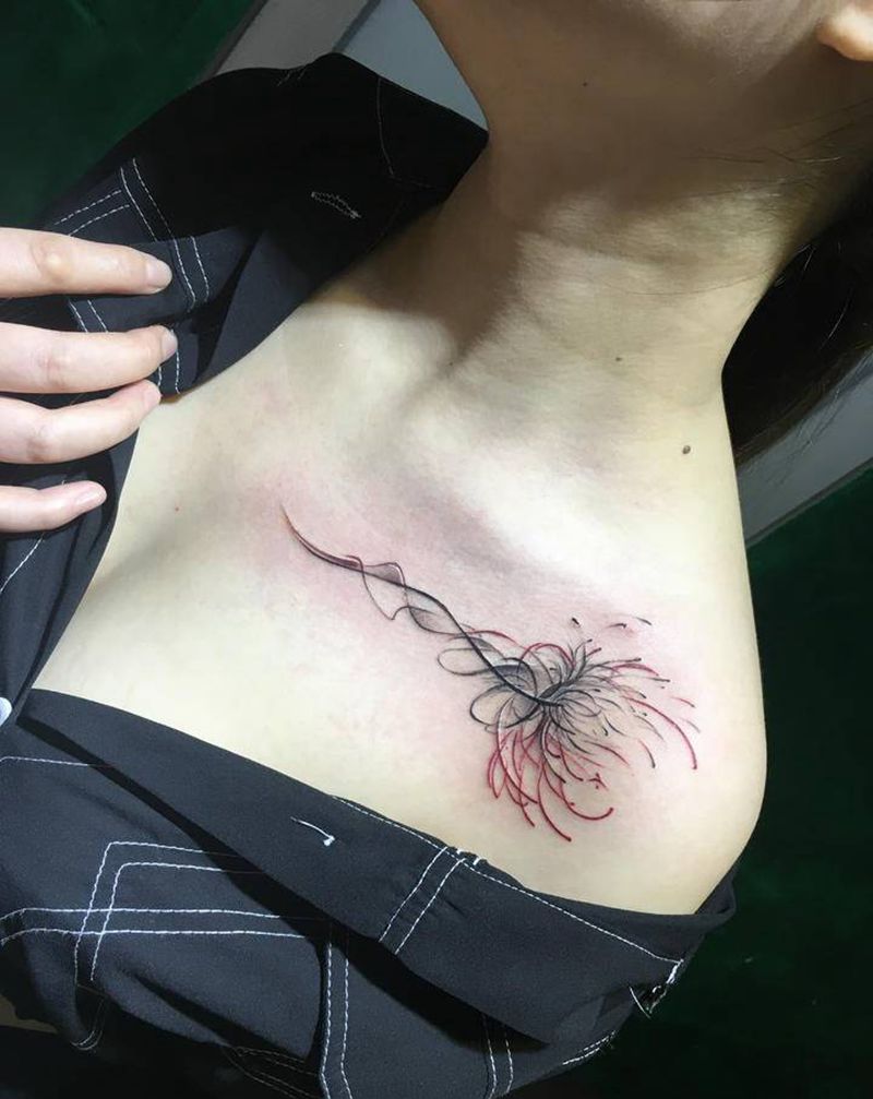 彼岸花纹身图片_胸部水墨纹身图案