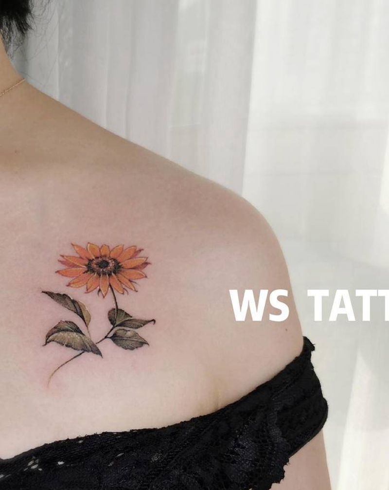 向日葵纹身图片_肩部水彩纹身图案