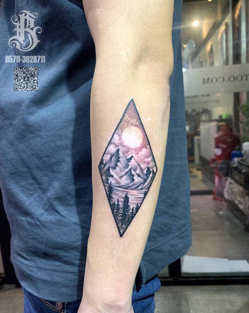 盖疤纹身图片_手臂几何纹身图案