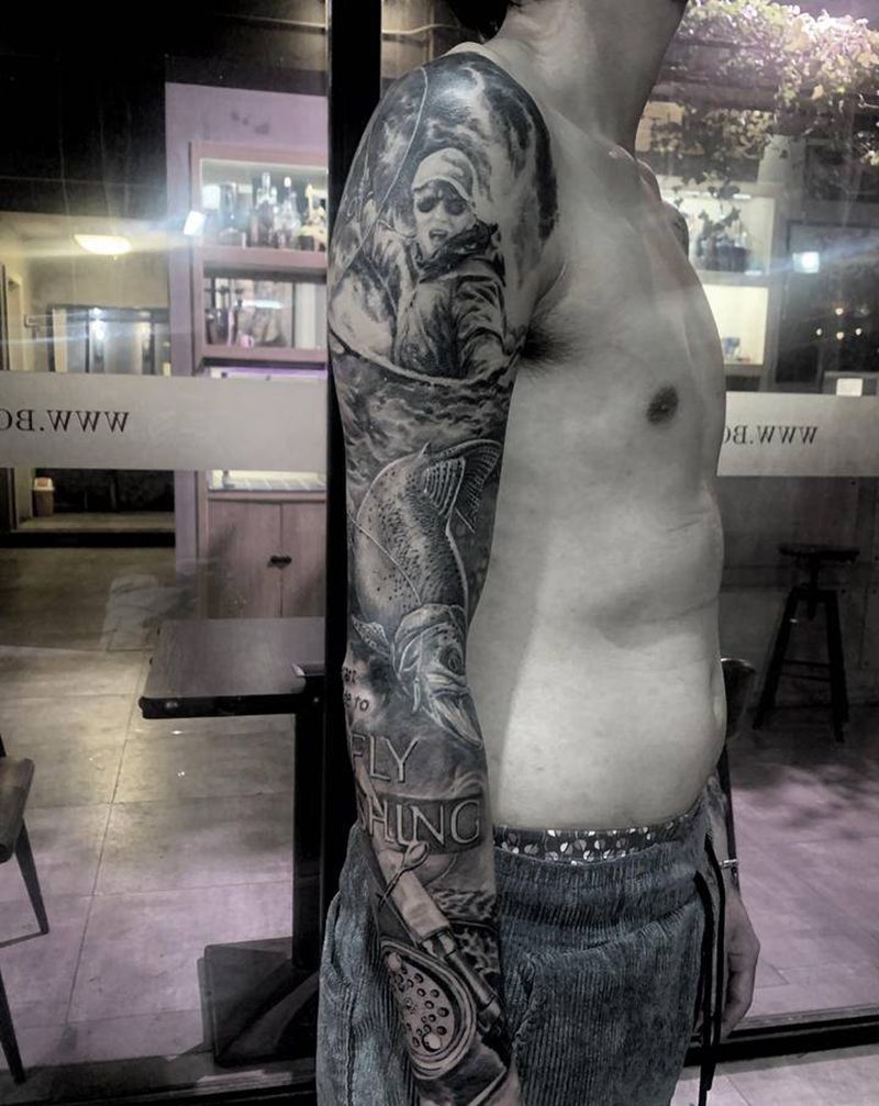 路亚花臂纹身图片_手臂欧美写实纹身图案