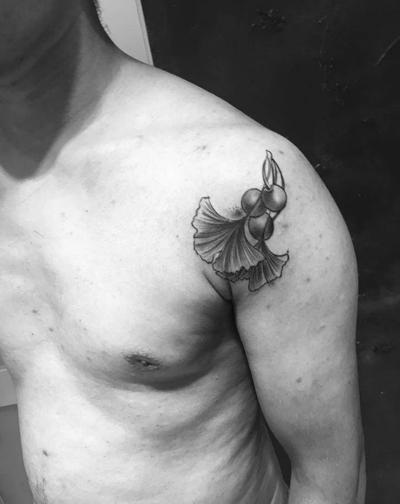 小樱桃纹身图片_肩部New School纹身图案