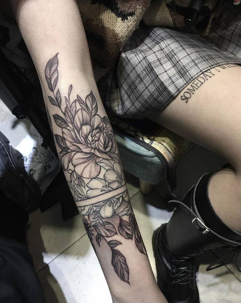 素花拼接小臂纹身图片_手臂点刺老传统花纹身图案