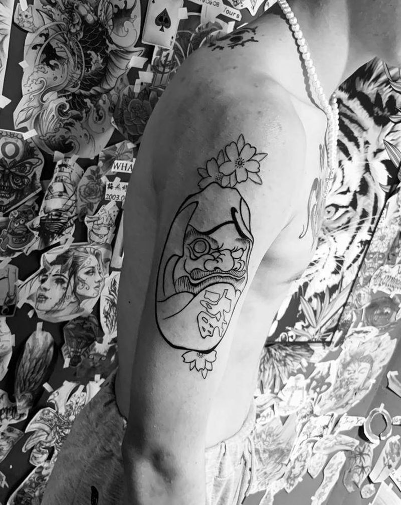 蛋蛋纹身图片_手臂纹身图案