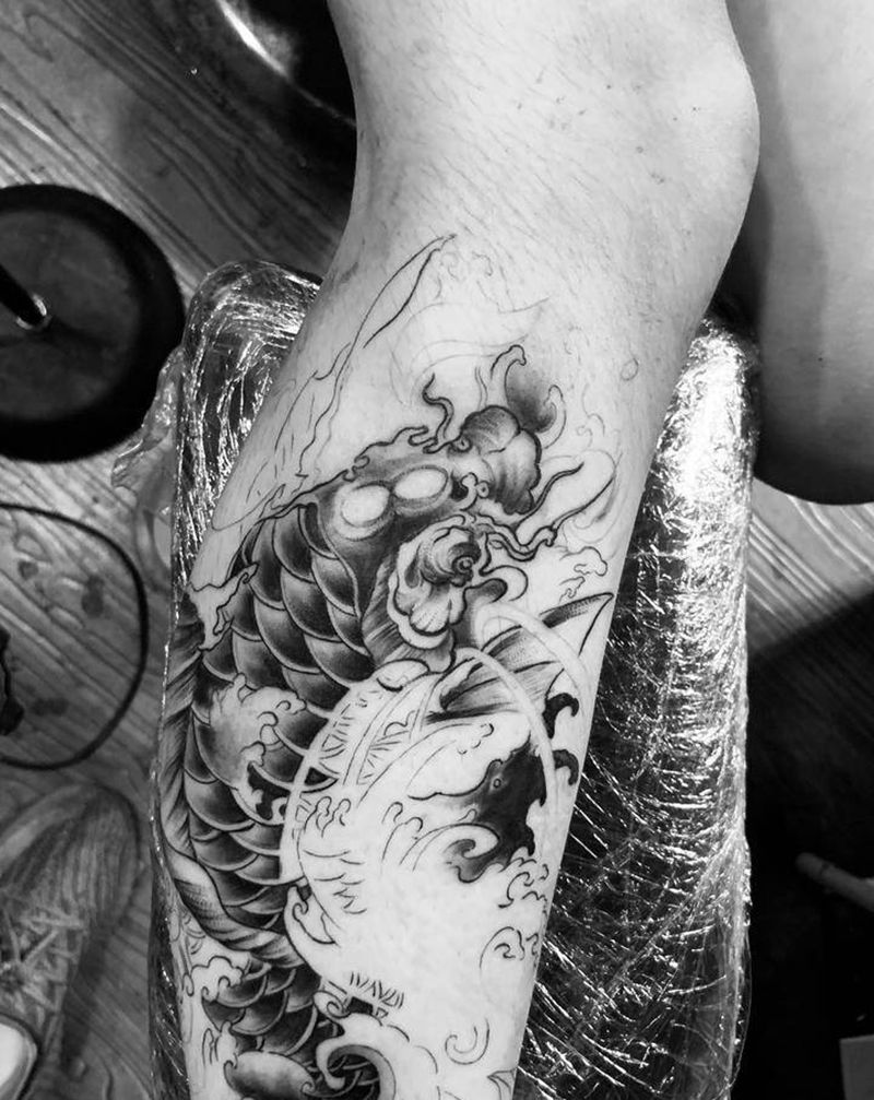 鱼纹身图片_腿部纹身图案