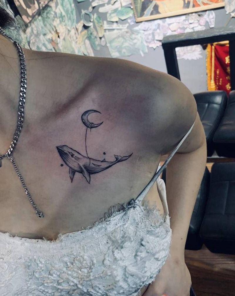 小鲸鱼纹身图片_颈部纹身图案