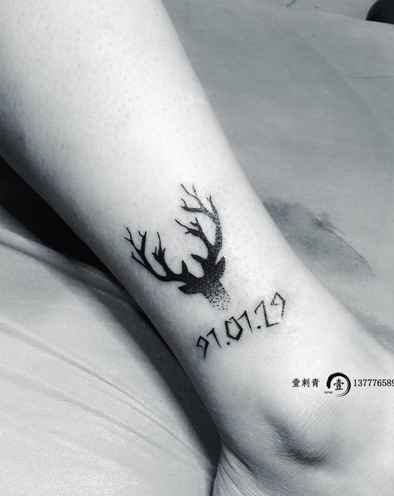 鹿角纹身图片_脚部纹身图案