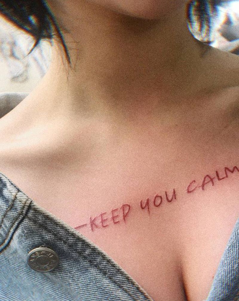 前胸英文纹身图片_胸部纹身图案