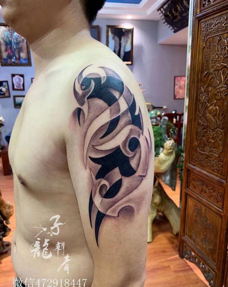 最近作品鲤鱼手臂图腾纹身图片_手臂背部纹身图案