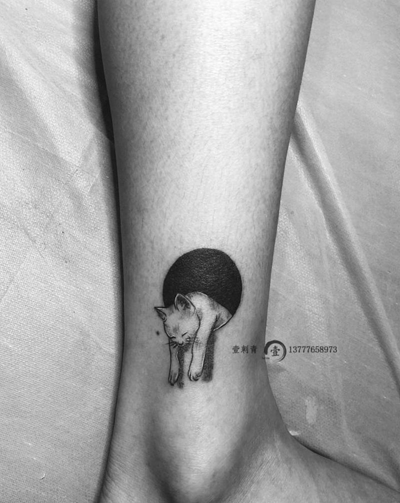 猫咪纹身图片_腿部纹身图案