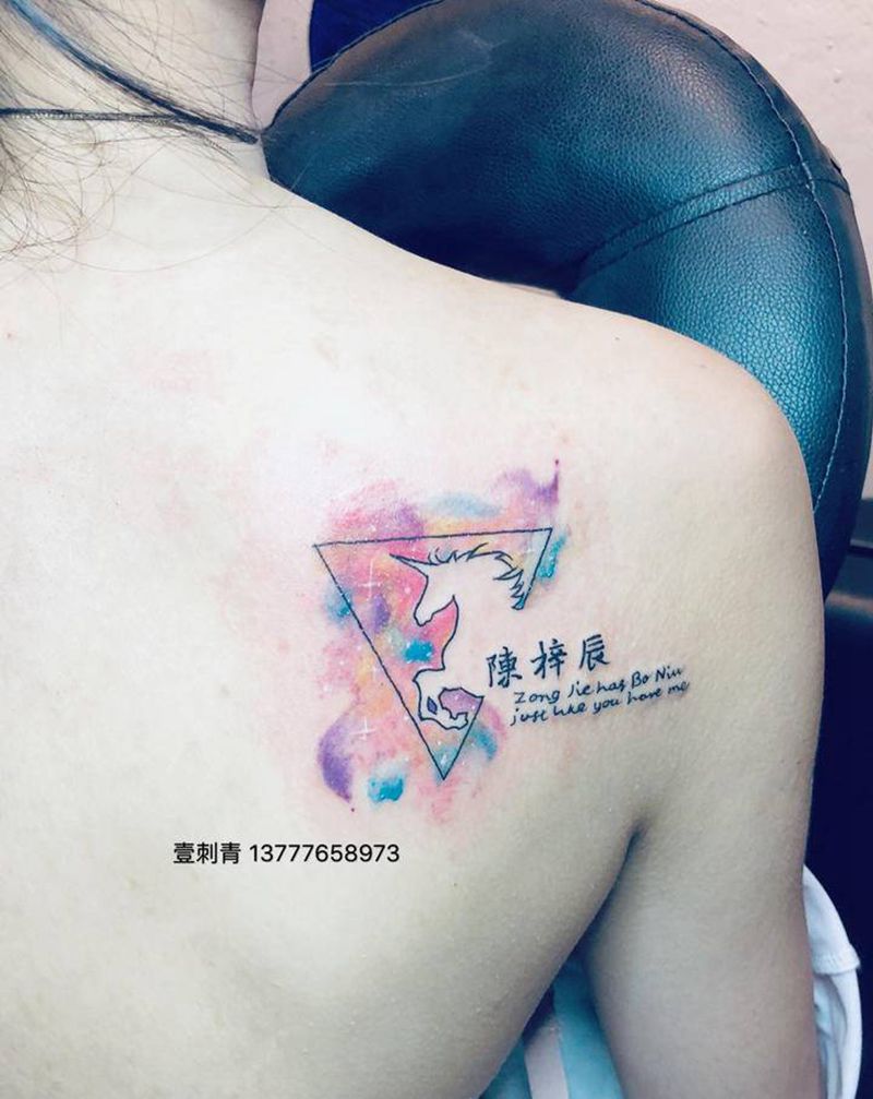 独角兽纹身图片_背部纹身图案