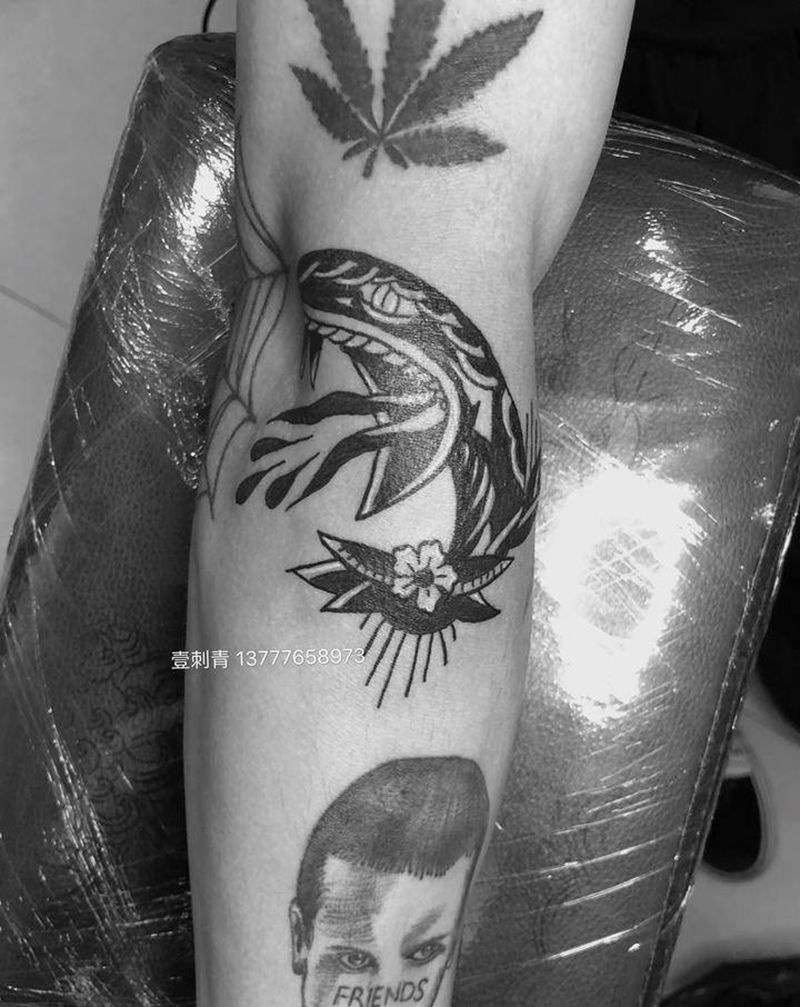 old school 蛇纹身图片_手臂纹身图案