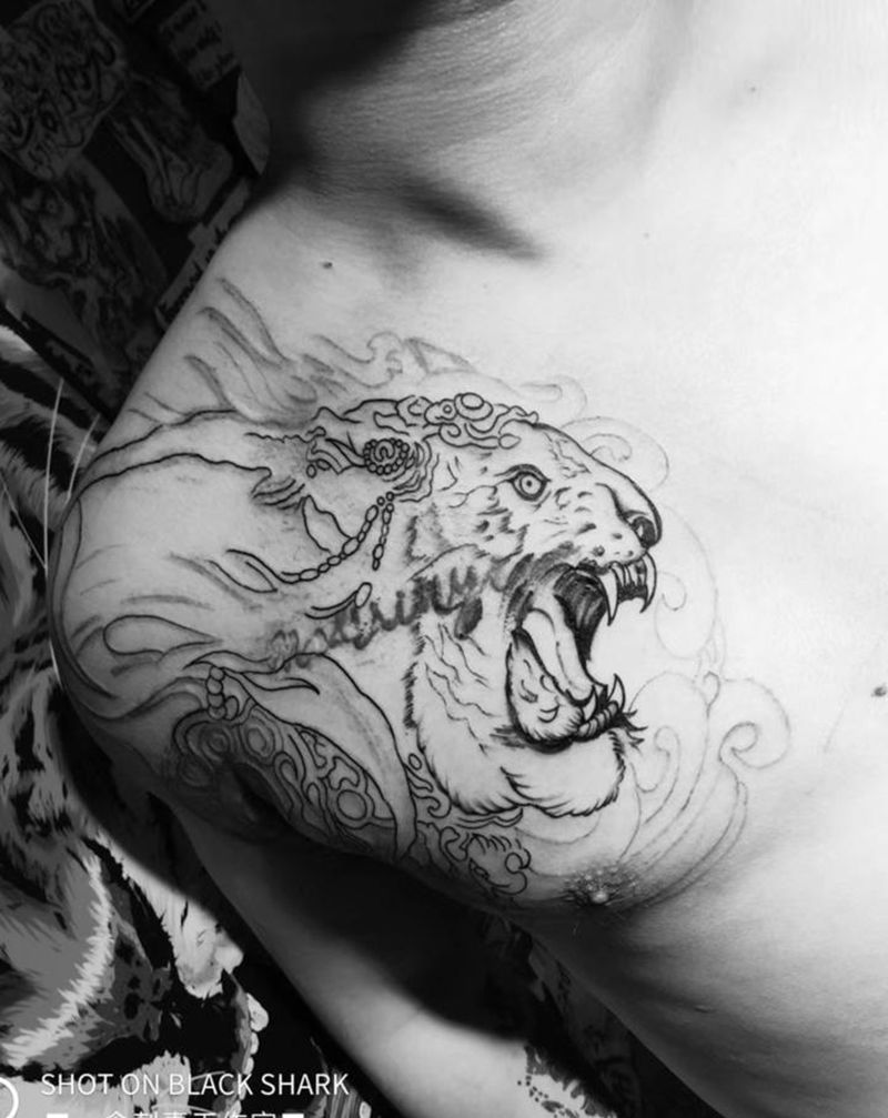 覆盖纹身图片_胸部纹身图案