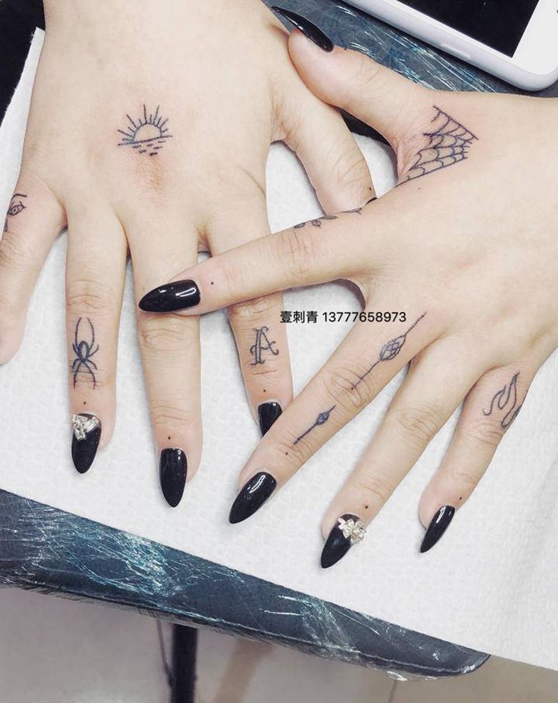 手指小图纹身图片_手部纹身图案