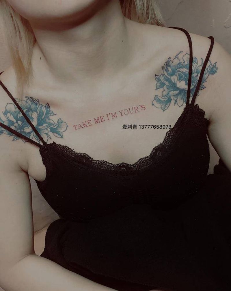 胸口字母纹身图片_胸部纹身图案