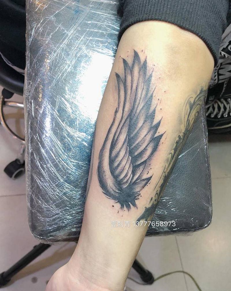 翅膀纹身图片_手臂纹身图案
