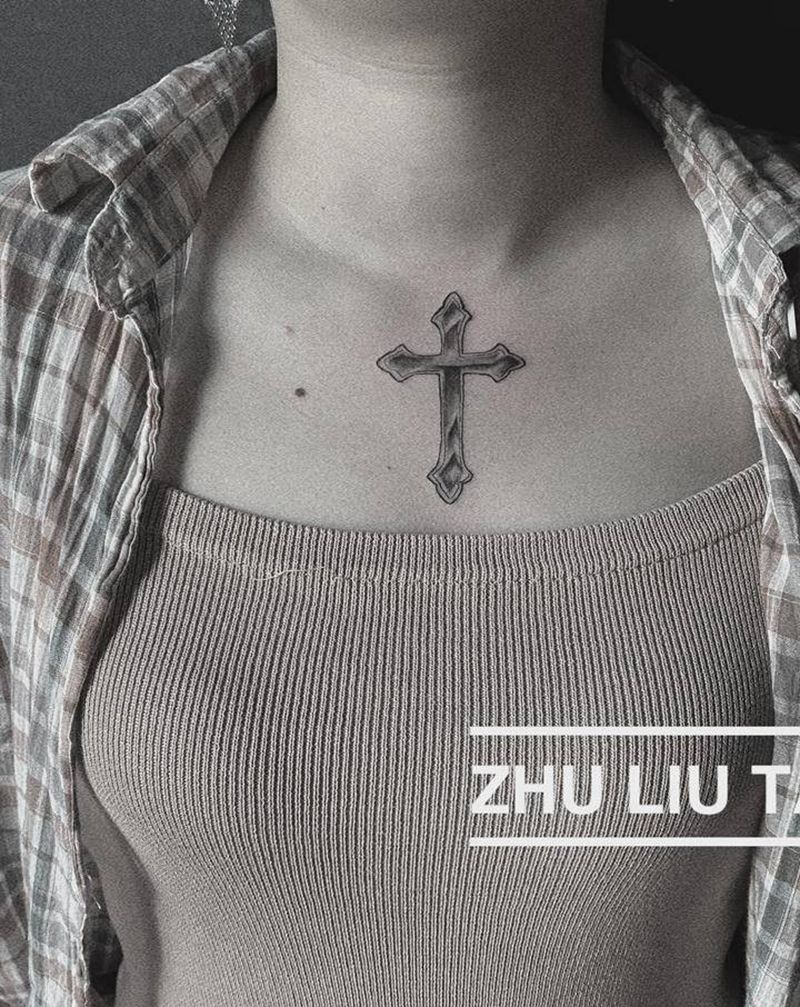 十字架纹身图片_胸部欧美写实纹身图案