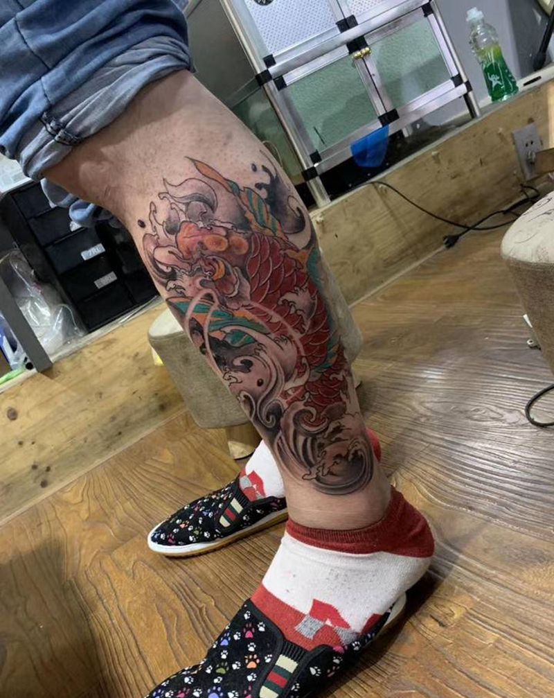 锦鲤纹身图片_腿部纹身图案