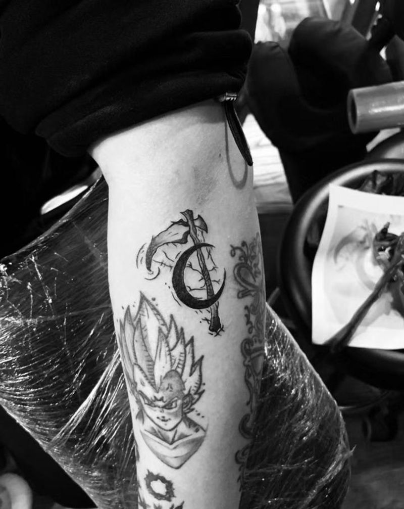 锄头纹身图片_手部纹身图案