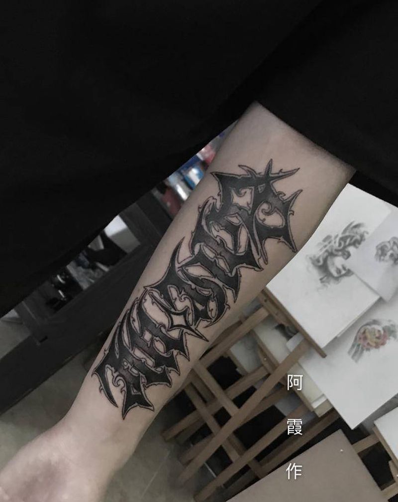 花体字纹身图片_手臂纹身图案