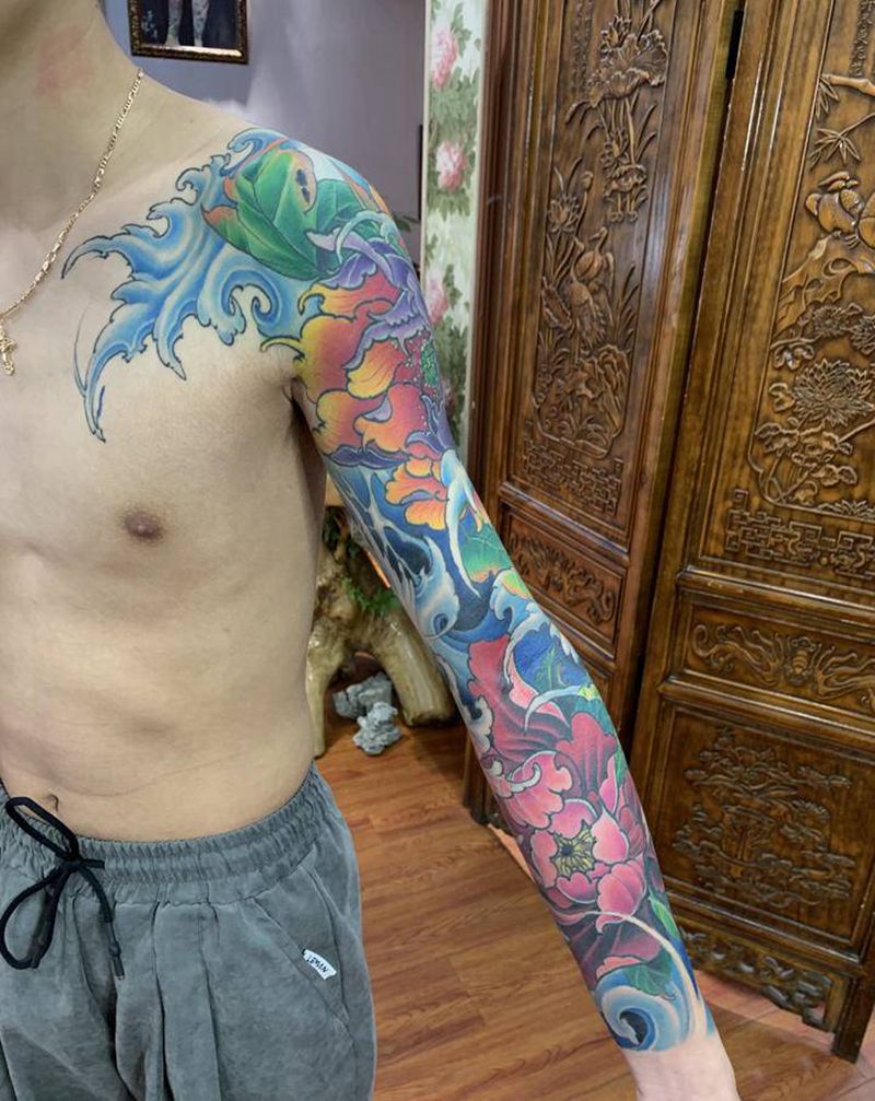 牡丹花臂纹身纹身图片_手臂新传统纹身图案